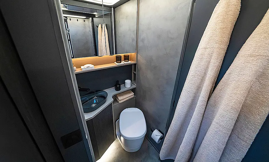 Das Badezimmer des Frankia Noctra Cruiser 7.6 (2025).