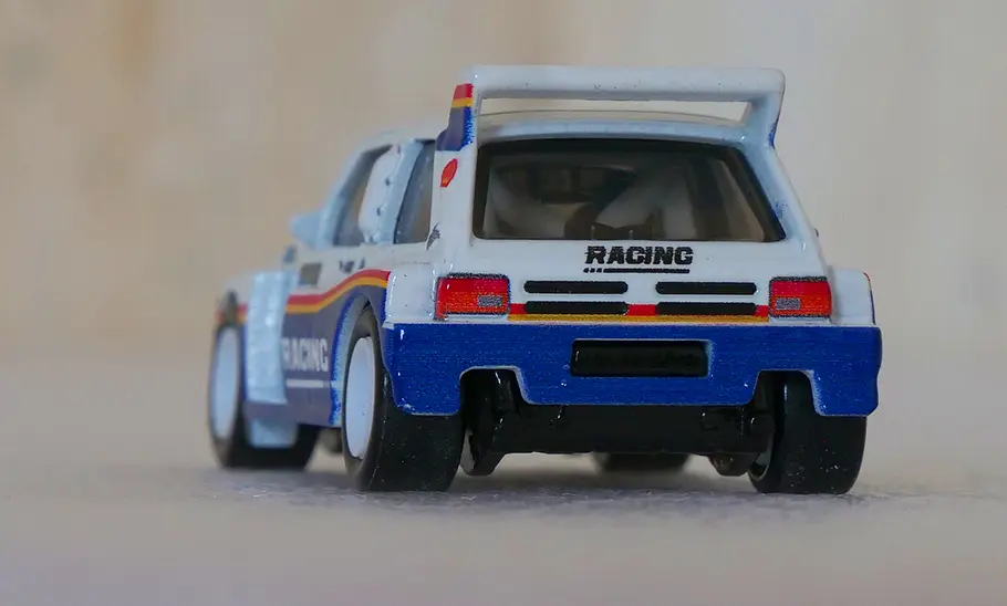 MG Metro 6R4 von Hot Wheels MG Metro 6R4 von Hot Wheels, schräg von hinten