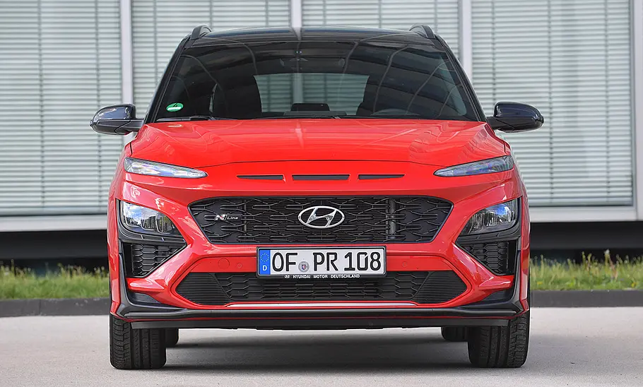 Hyundai Kona (2021) Der Hyundai Kona (2021), statisch von vorne fotografiert.