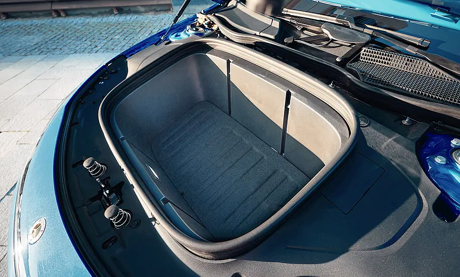 Der Frunk des Mercedes CLA EQ (2025).