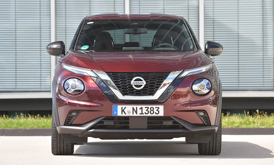 Der Nissan Juke (2019), statisch von vorne fotografiert.