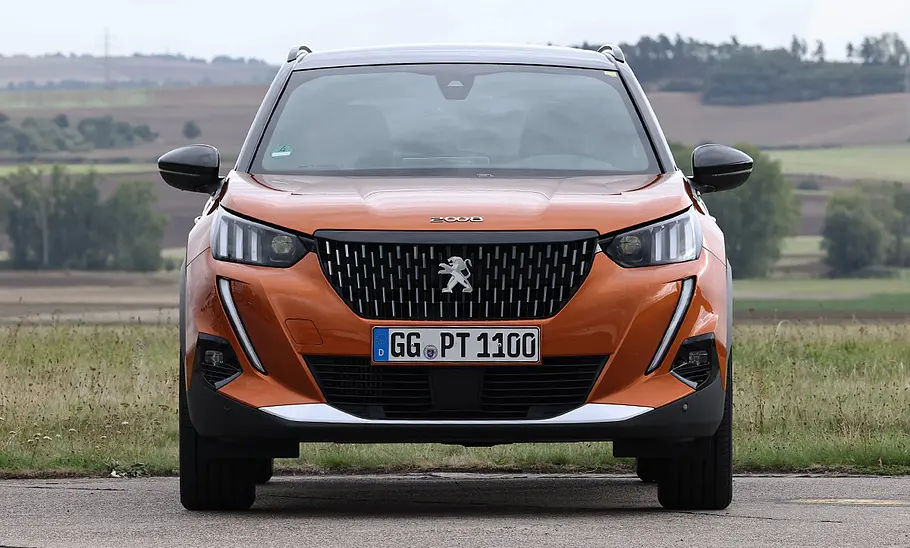 Peugeot 2008 (2019) Der Peugeot 2008 (2019), statisch von vorne fotografiert.
