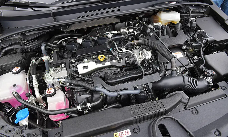 Toyota Corolla (2019) Der Motor des Toyota Corolla (2019) in Detailaufnahme
