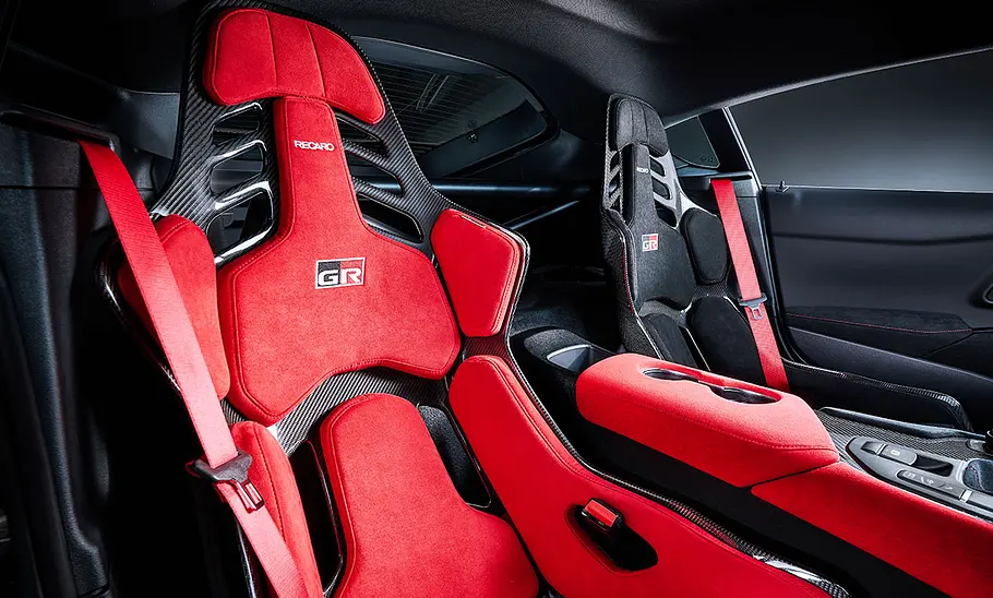 Toyota GR Supra A90 Final Edition Die serienmäßig roten Schalensitze des GR Supra A90 Final Edition.