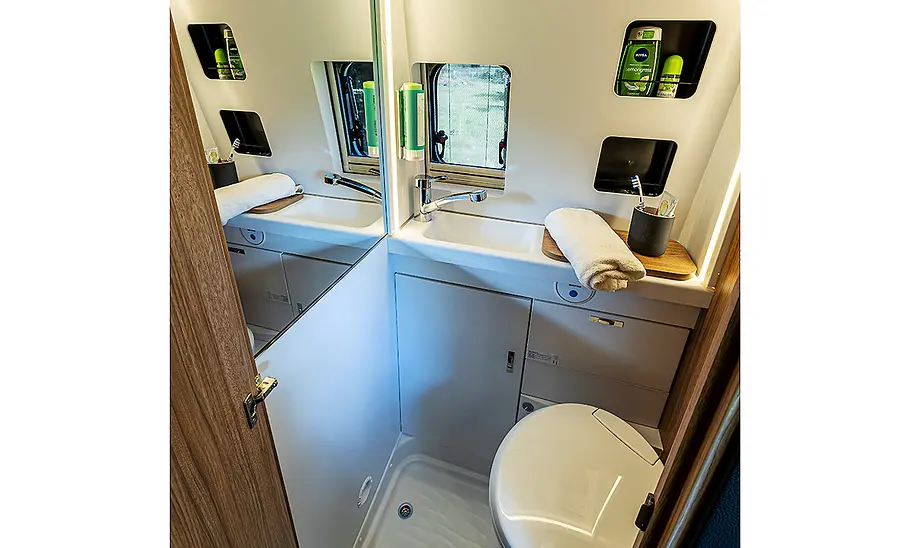Das Badezimmer des Weinsberg CaraBus 540 MQ (2025).