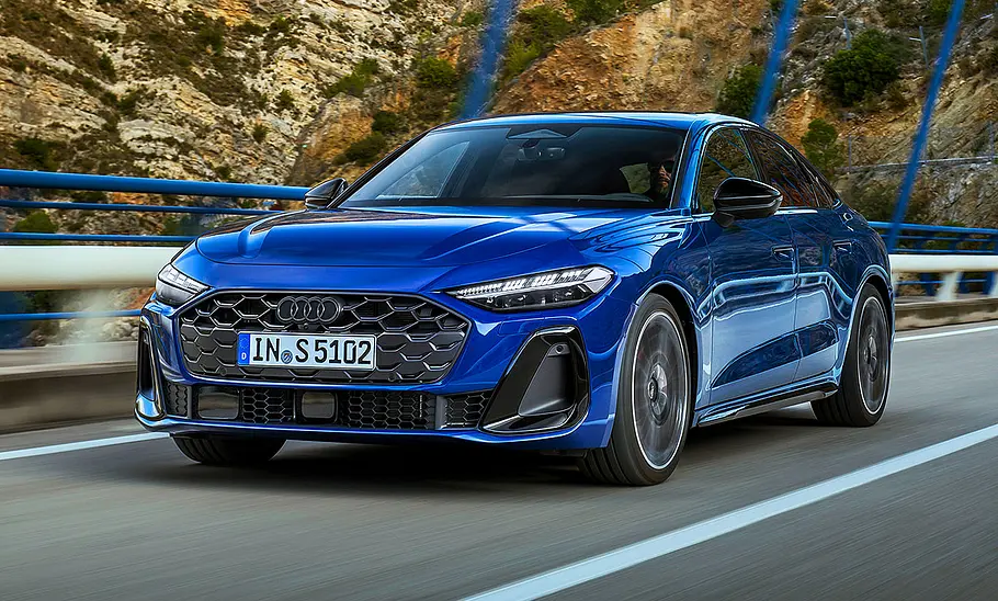 Audi S5 Sportback (2024); Außenansicht; fahrend; Fließhecklimousine; Frontansicht
