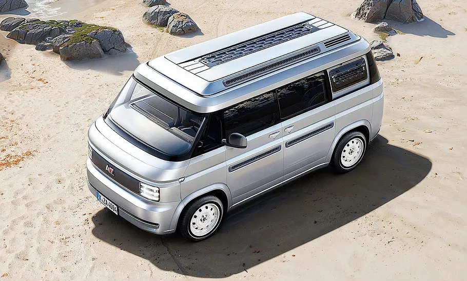 Frontansicht des AZ Automotive Bus.