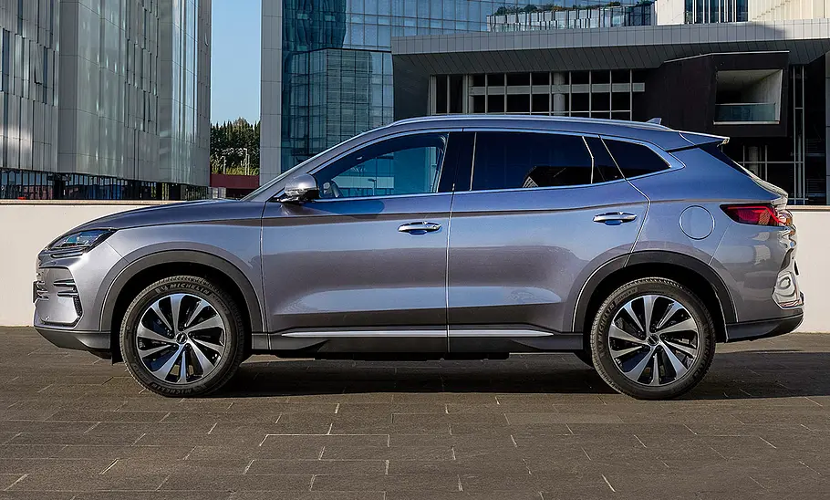 BYD Seal U DM-i (2024); statisch von der linken Seite