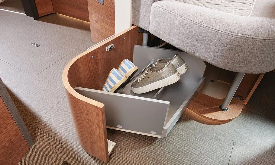 Carthago C2-Tourer I 147 RB-LE L (2025) Carthago C2-Tourer I 147 RB-LE L (2025) Innenansicht:Detail Schuhschrank