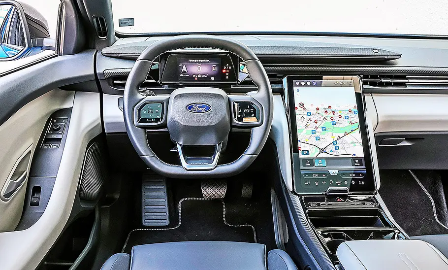 Ford Explorer Elektro Blick auf die Armaturen im Innenraum des Ford Explorer Elektro.