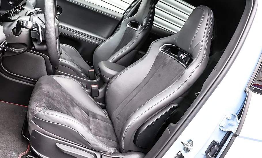 Hyundai Ioniq 5 N; vordere Sitze