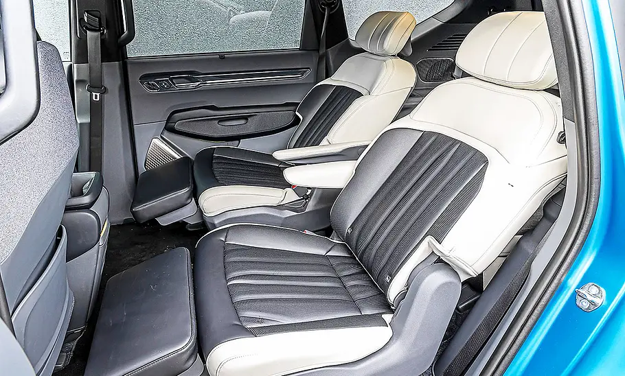 Blick auf die Fondsitze im Innenraum des Kia EV9.