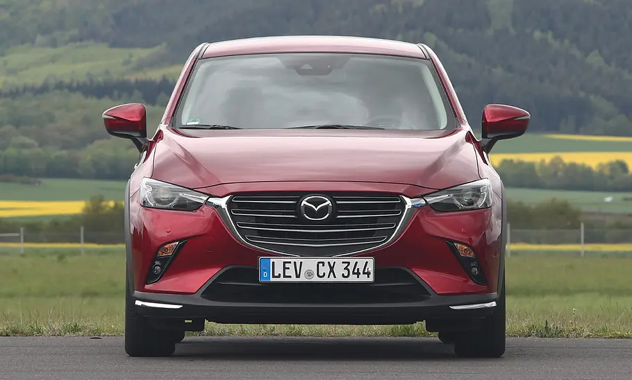 Mazda CX-3 (2018) Der Mazda CX-3 (2018), statisch von vorne fotografiert.