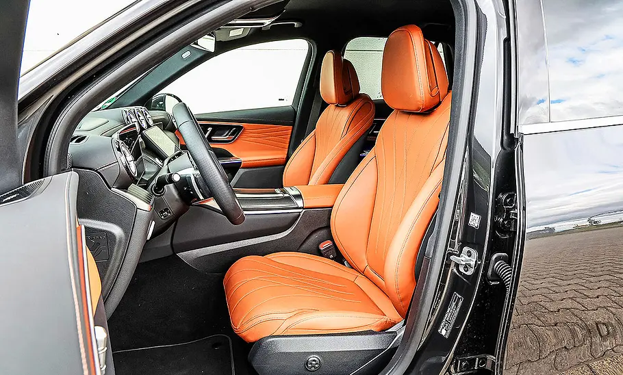 Mercedes GLC Blick auf die Vordersitze im Innenraum des Mercedes GLC.