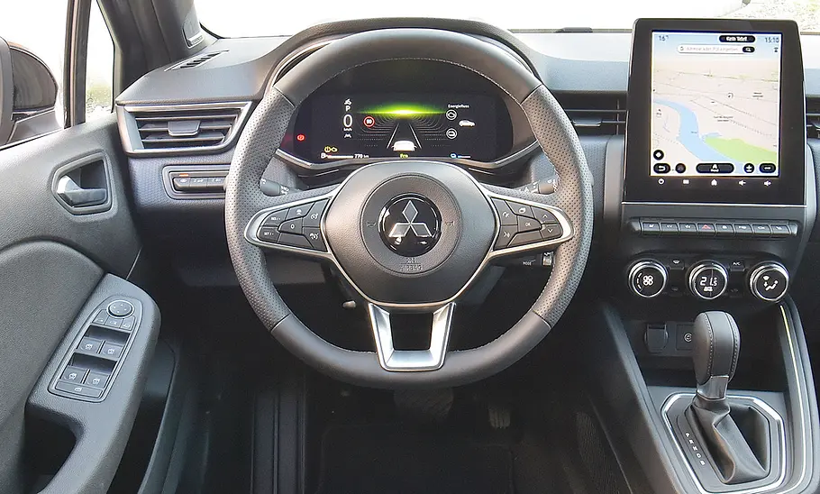 Das Cockpit des Mitsubishi Colt Hybrid.