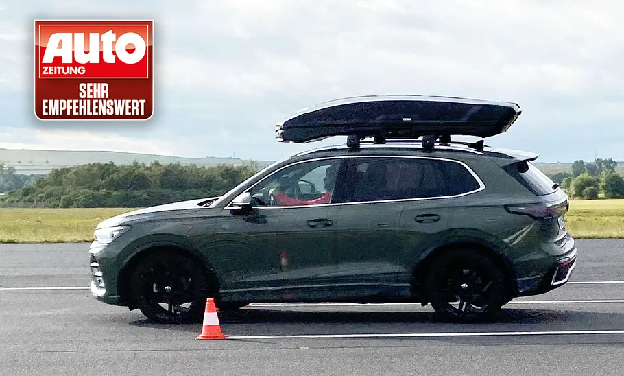 Thule Vector im Test Thule Vector im Test beim Ausweichtest auf einem VW Tiguan, fotografiert von der Seite.