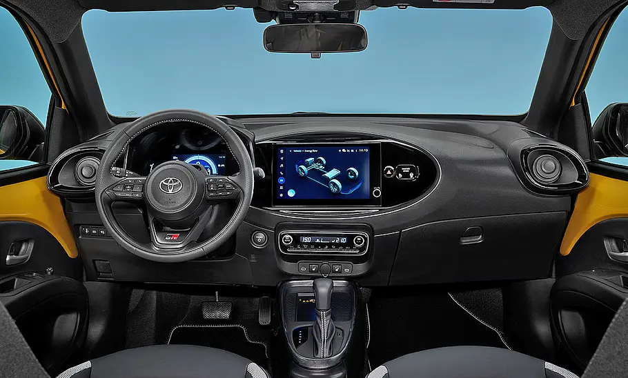 Cockpit des Toyota Aygo X GR Sport Facelift (2025).