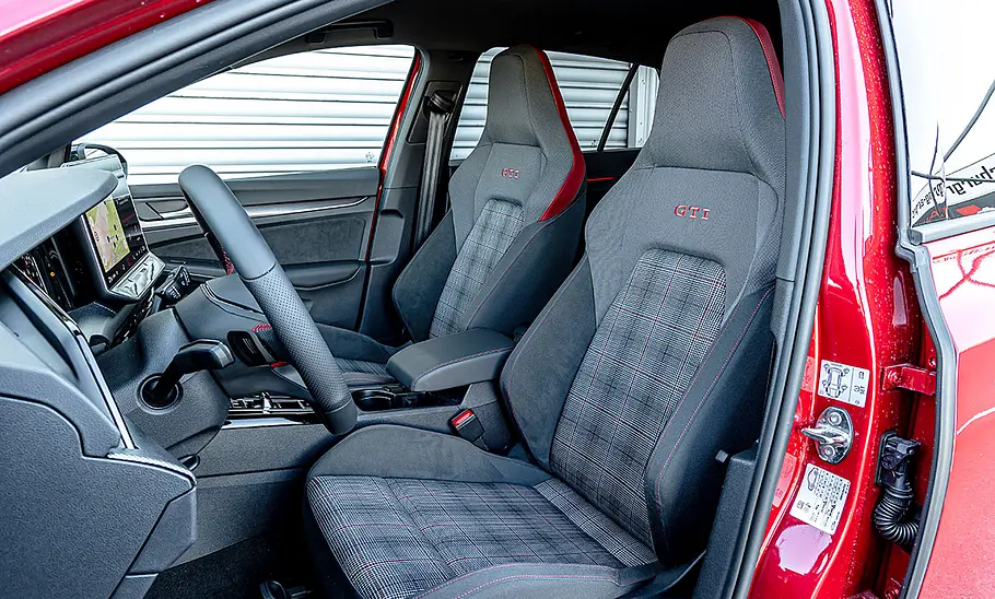 Die Sportsitze des VW Golf GTI.
