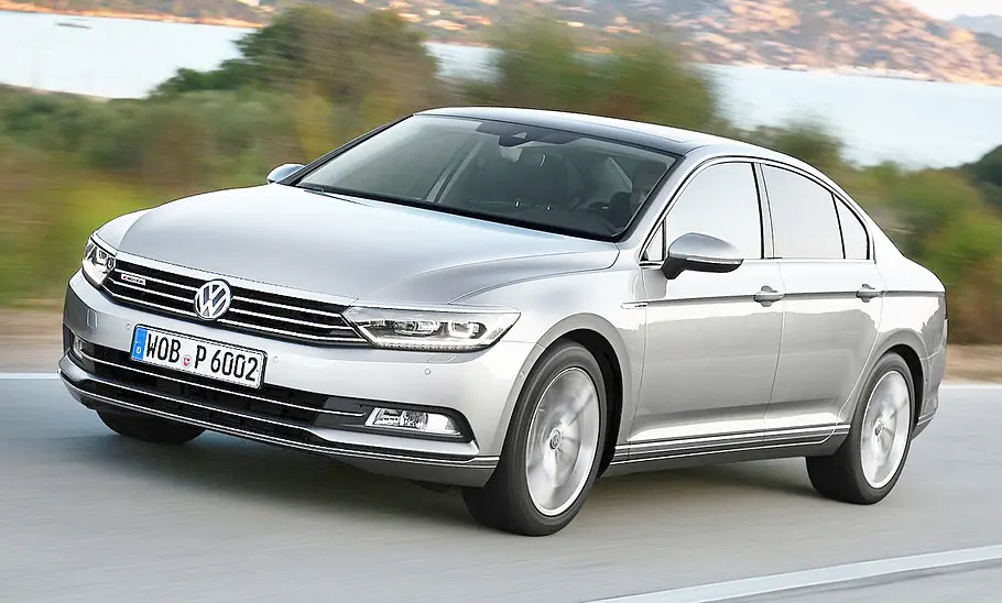 VW Passat (2014) VW Passat (2014); fahrend von vorne rechts