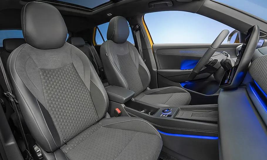VW T-Roc Blick auf die Vordersitze im Innenraum des VW T-Roc.