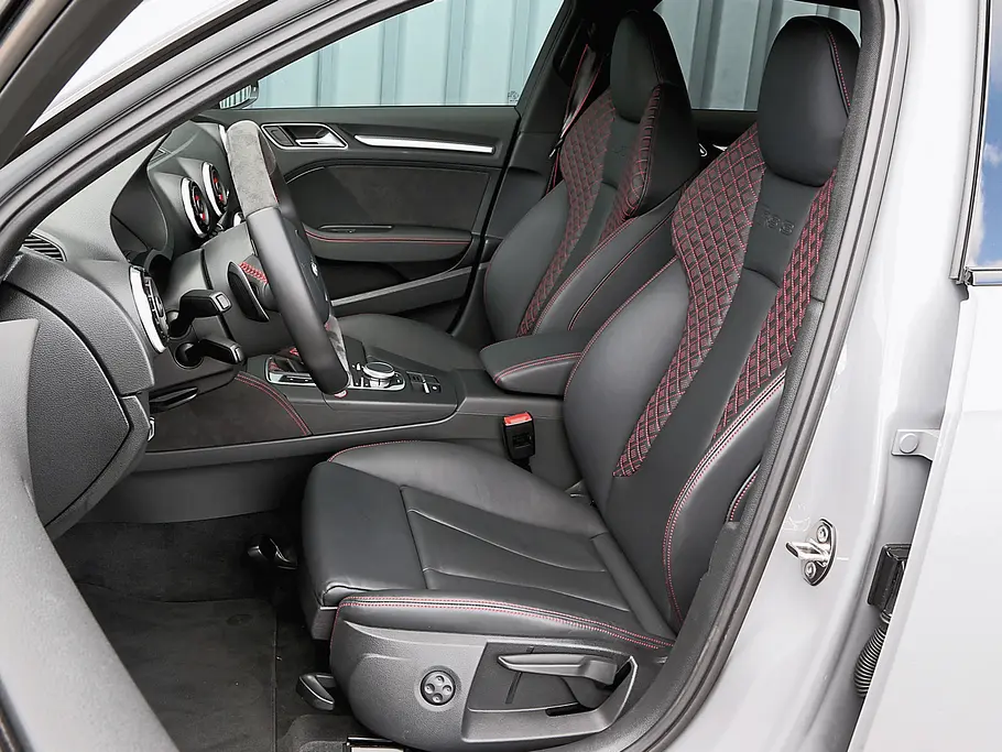 Audi RS 3 Sportback Vergleichstest Inneraum Sitze