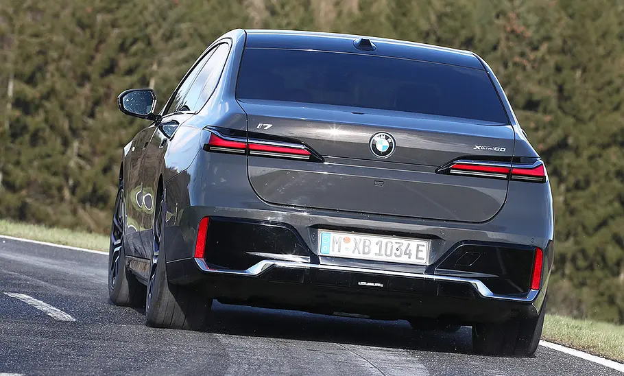 BMW i7