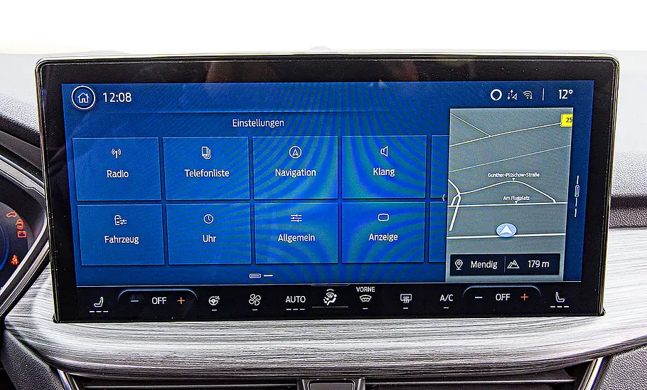 Ford Kuga Blick auf den Zentralbildschirm im Innenraum des Ford Kuga.