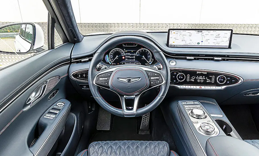 Genesis GV70 Blick in den Innenraum auf die Armaturen des Genesis GV70.