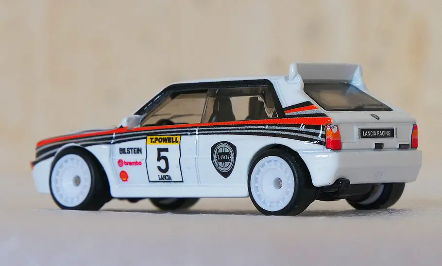 Lancia Delta Integrale von Hot Wheels Lancia Delta Integrale von Hot Wheels, schräg von hinten