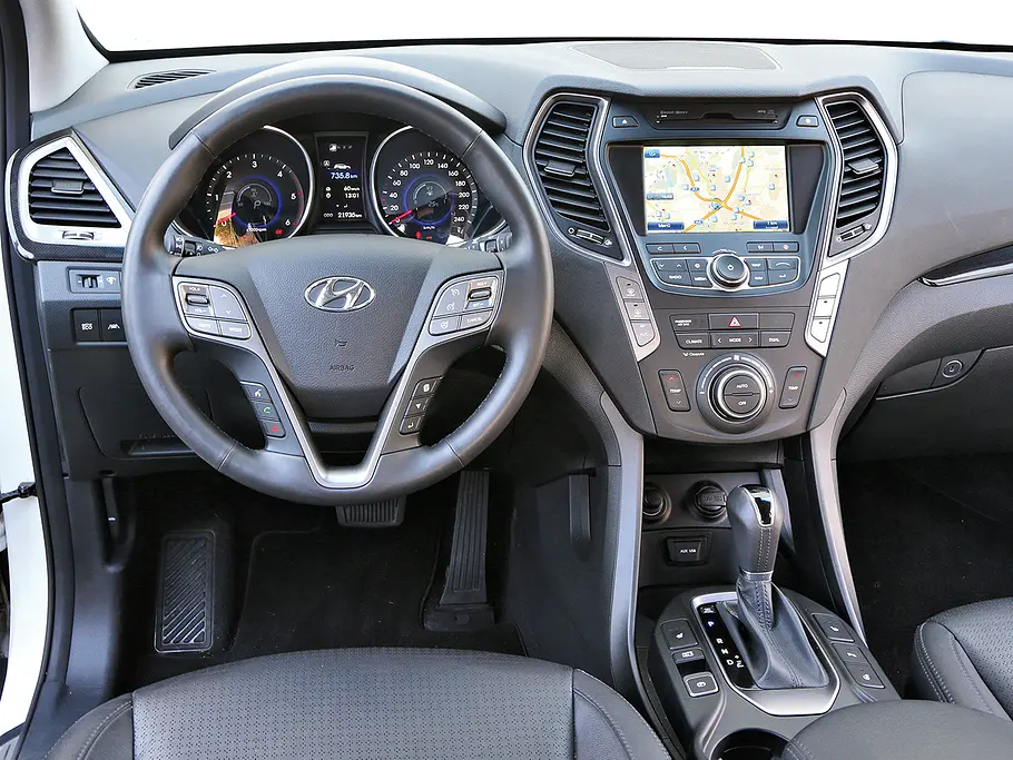Hyundai Grand Santa Fe 2.2 CRDi 4WD SUV Diesel Vergleichstest Cockpit