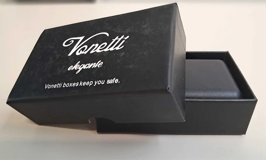 Keyless-Go-Schlüsselschützer im Test Der Schlüsselschützer von Vonetti auf einem Studiobild.