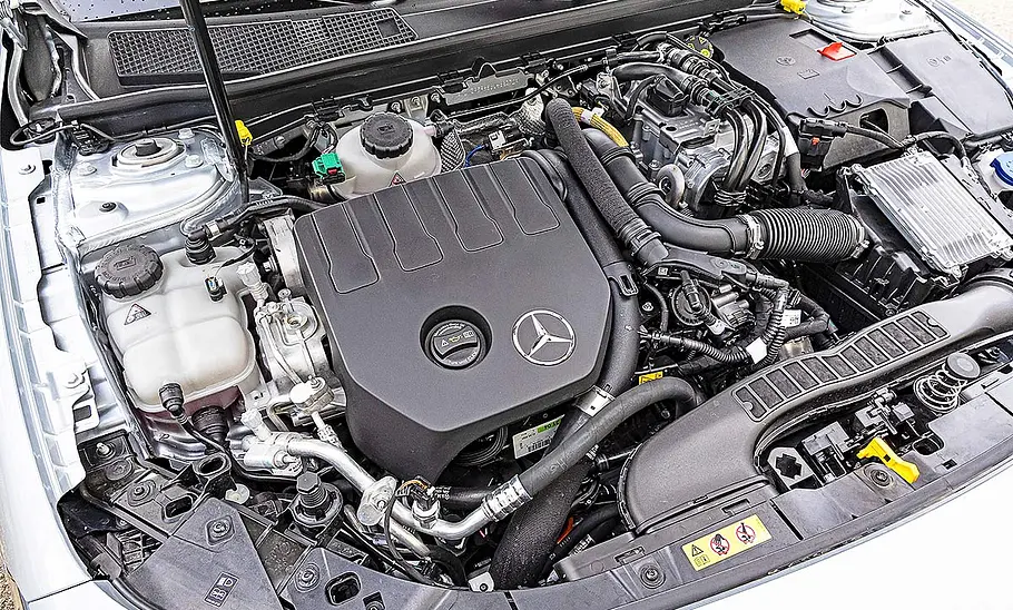 Blick in den Motorraum der Mercedes A-Klasse.