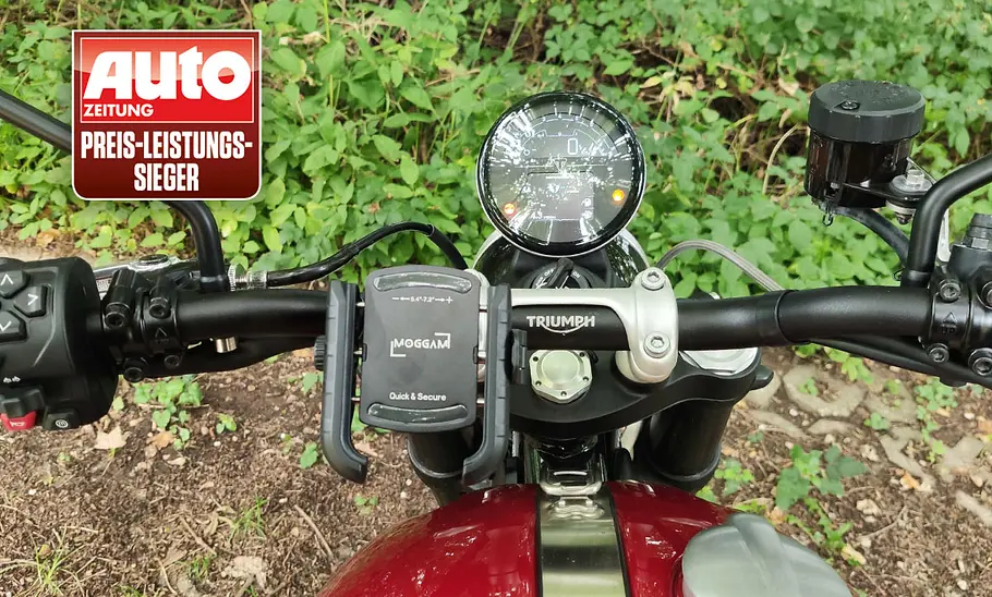 Handyhalter von Moggam im Test, fotografiert ohne Handy am Lenker eines Motorrads.