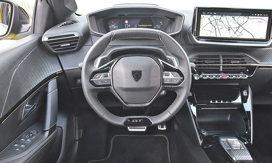 Das Cockpit des Peugeot 208 Hybrid.