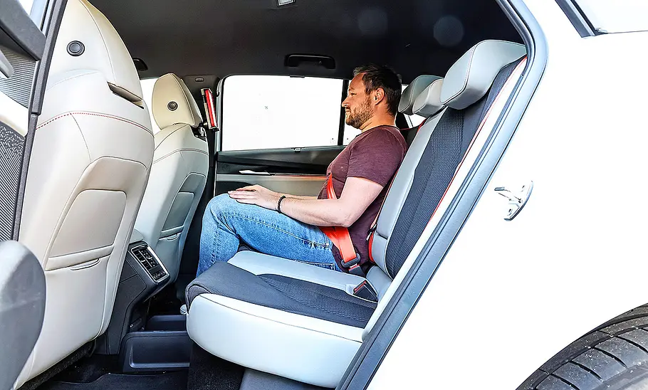 Blick in den Fond des Skoda Enyaq.