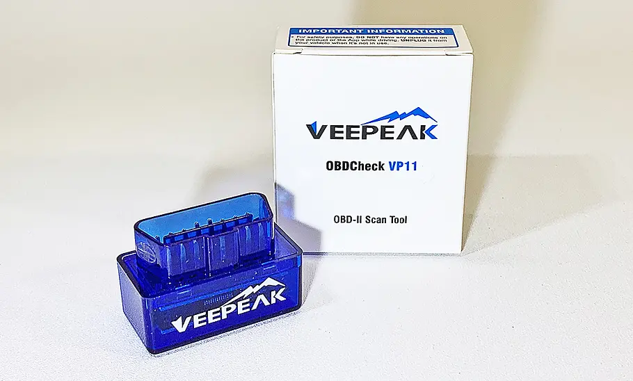 Veepeak OBDCheck VP11 Der Veepeak OBDCheck VP11 von schräg vorne fotografiert.