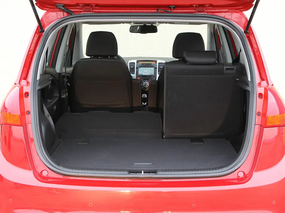 Vergleichstest Mini-Van Kia Venga 1.4 CRDi Vergleich Turbodiesel Kofferraum