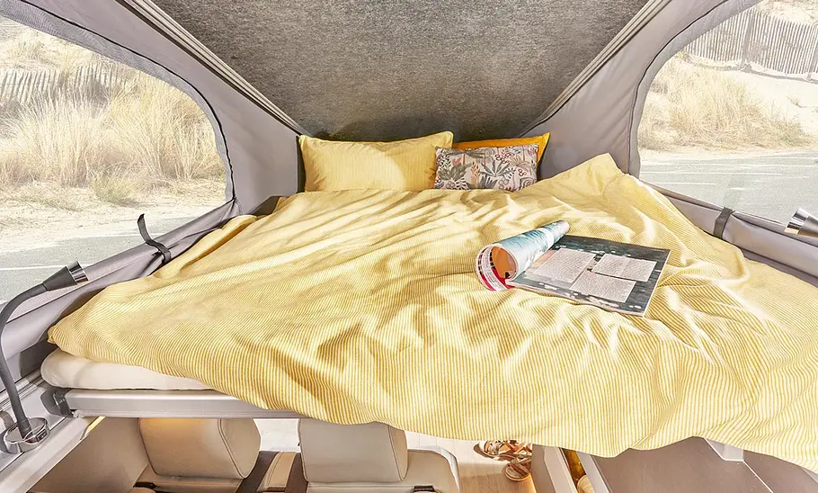 Das Bild zeigt das Aufstelldach des Westfalia Kelsey (2025).