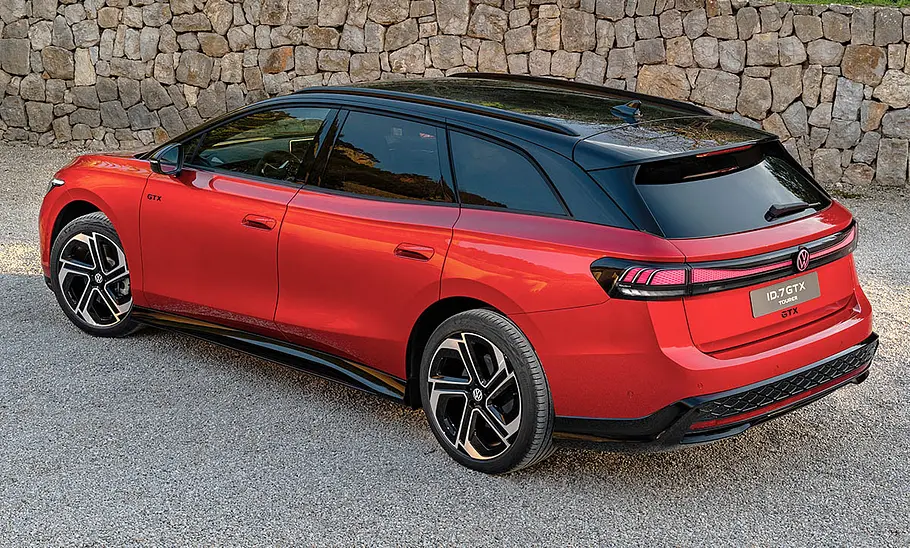 Platz 10: VW ID.7 GTX Tourer; statisch von hinten links