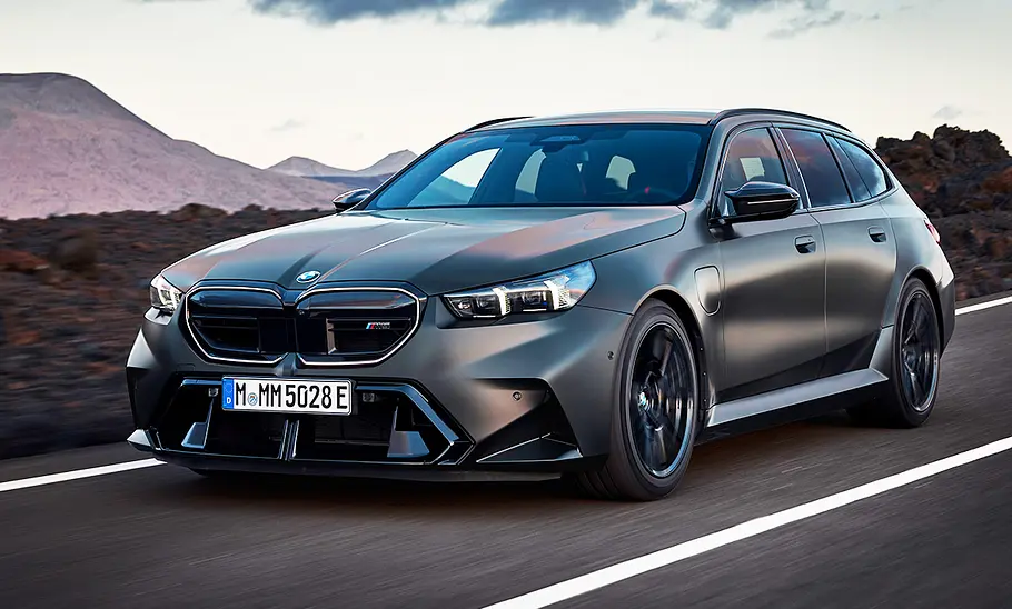 Platz 2: BMW M5 Touring; fahrend von vorne links