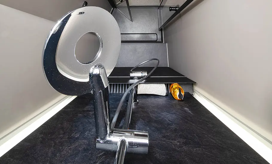 Adria Supersonic 780 SL (2023) Innenansicht Dusche (Vogelperspektive)