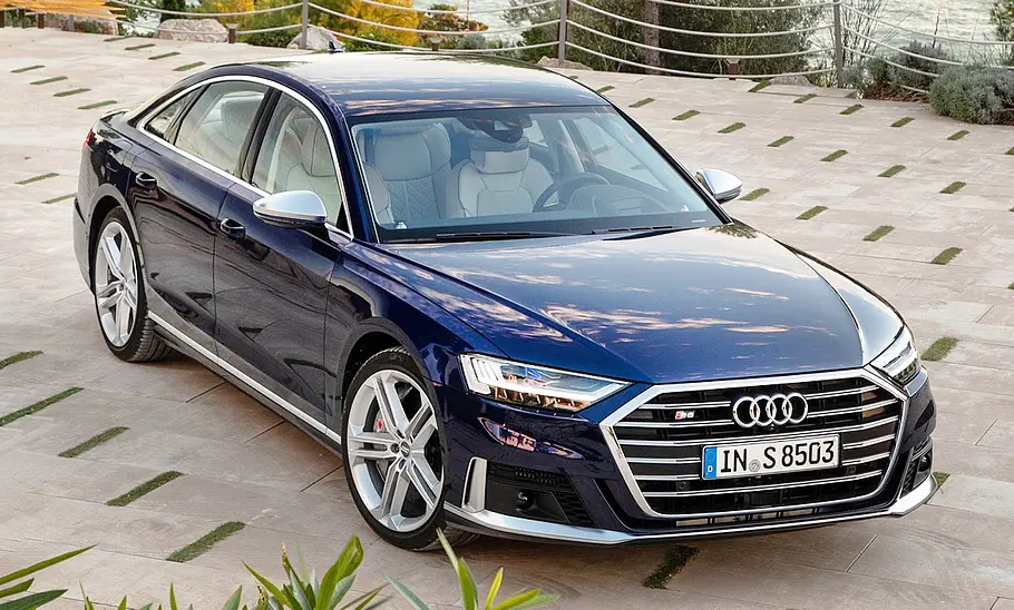 Audi S8 (2017); statisch von vorne links