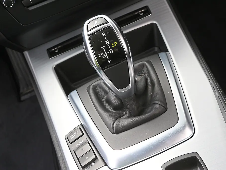 BMW Z4 sDrive28i Roadster Vergleichstest Innenraum Mittelkonsole Getriebe Automatik
