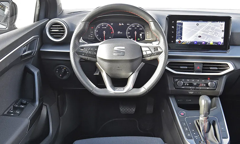 Das Cockpit des Seat Ibiza.