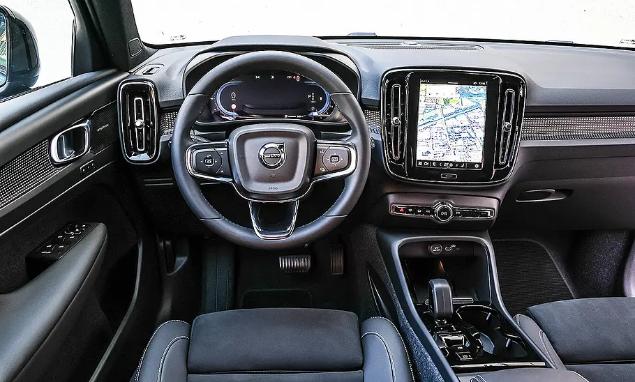 Volvo XC40; Innenansicht; Innenraum; Interieur; Cockpit; Lenkrad; Armaturen