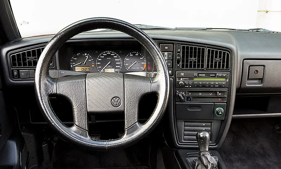 Das Cockpit des VW Corrado G60.