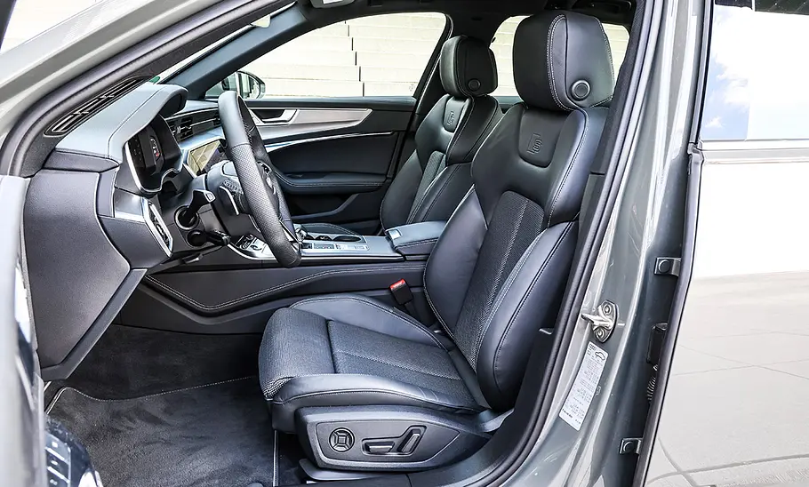 Audi A6 Avant; Innenraum; Interieur; Cockpit; Lenkrad; Armaturen; Sitze