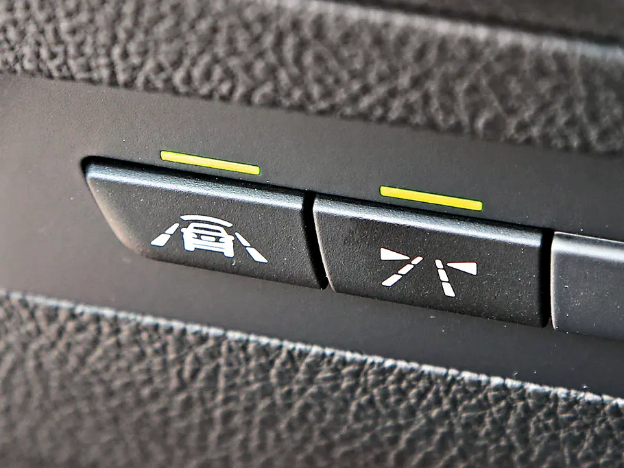 BMW 116d Kompakte Diesel Vergleichstest Innenraum Mittelkonsole Assistenten