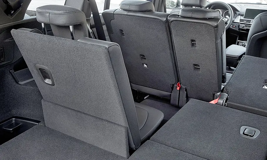 BMW 2er Gran Tourer (2018); zweite und dritte Sitzreihe, teilweise mit umgeklappten Sitzen