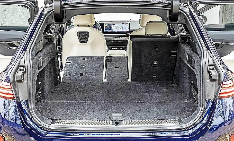 Blick in den Kofferraum des BMW 5er Touring.